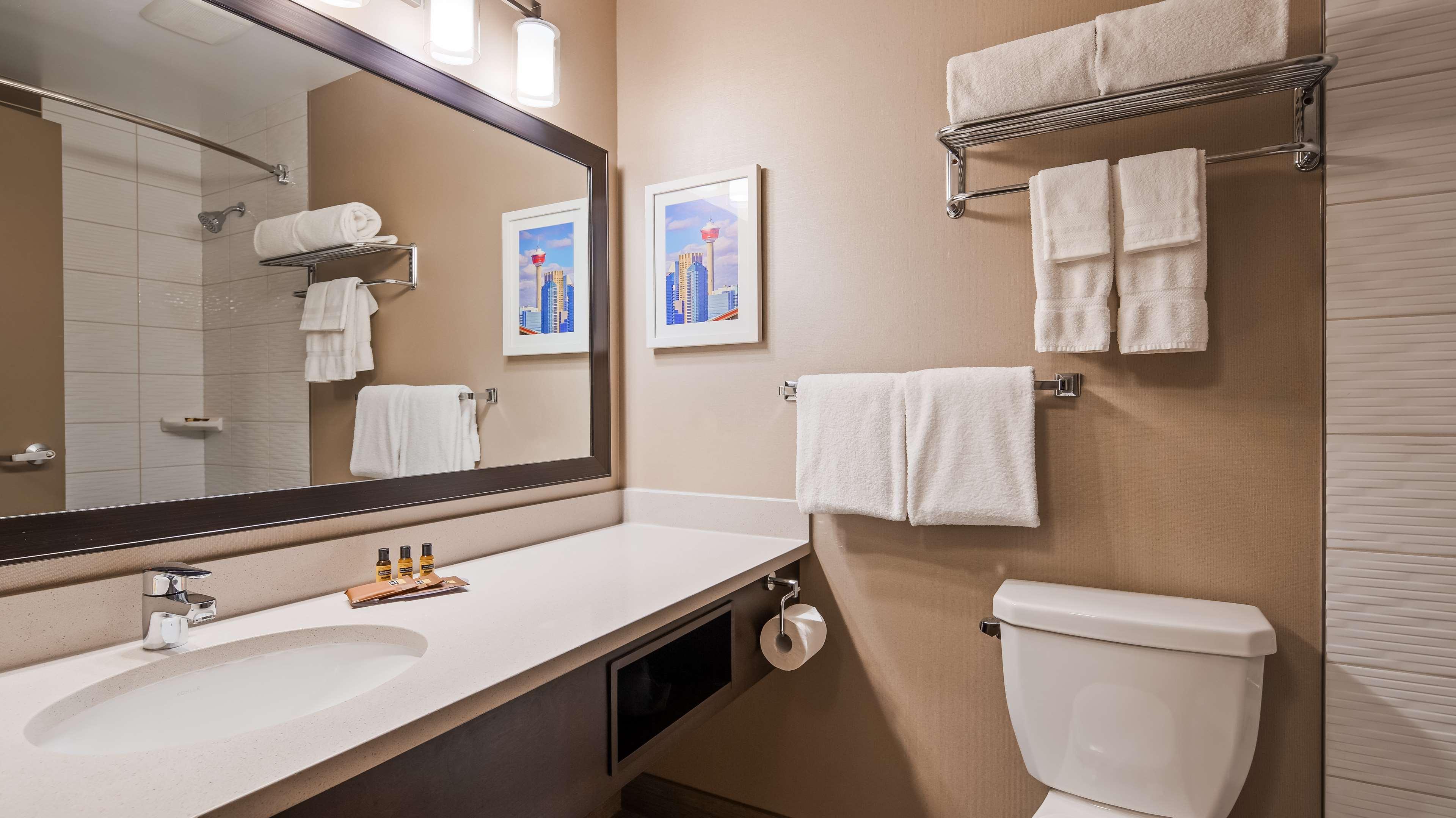 Best Western Plus Calgary Centre Inn Bagian luar foto