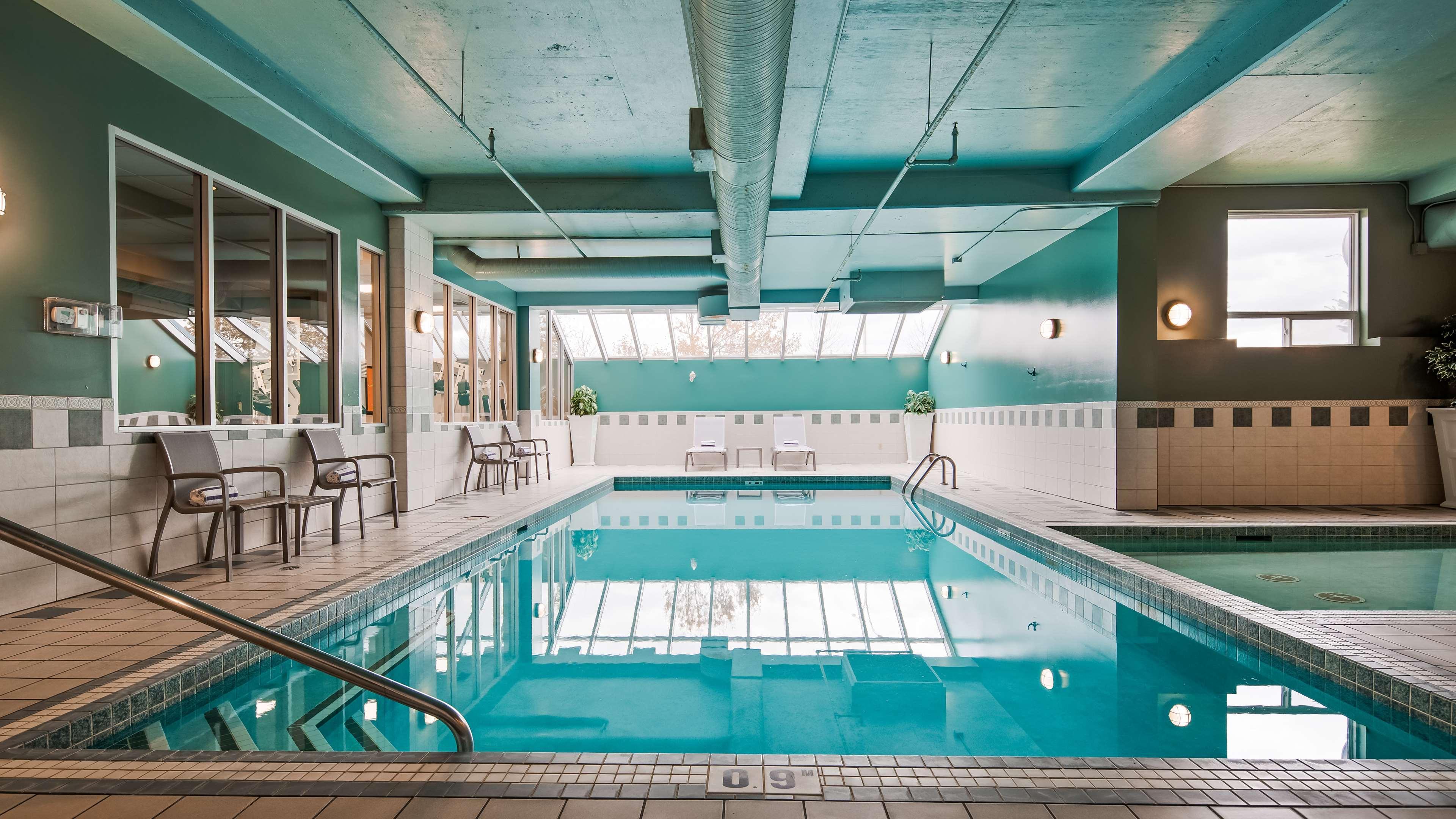 Best Western Plus Calgary Centre Inn Bagian luar foto