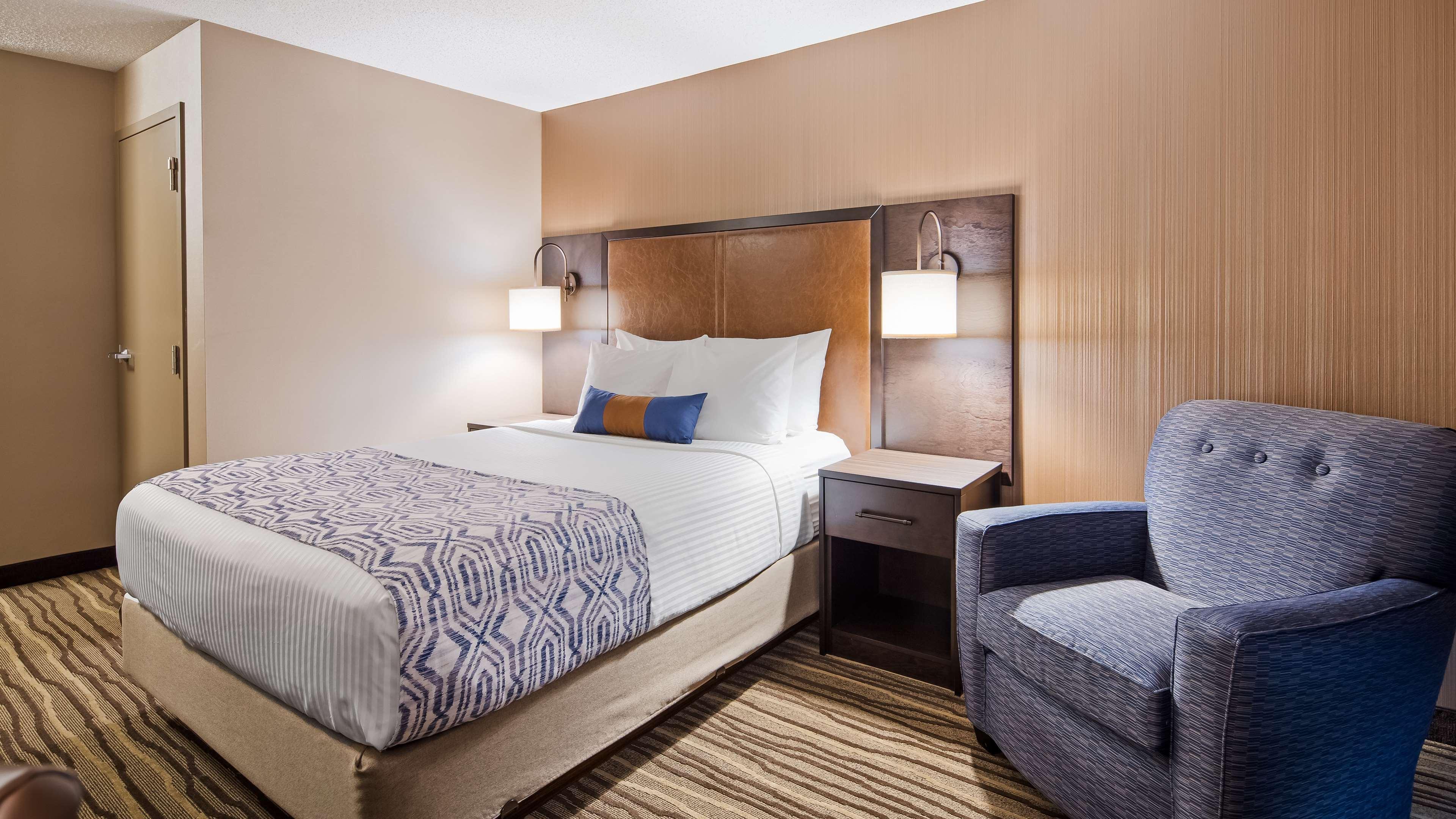 Best Western Plus Calgary Centre Inn Bagian luar foto