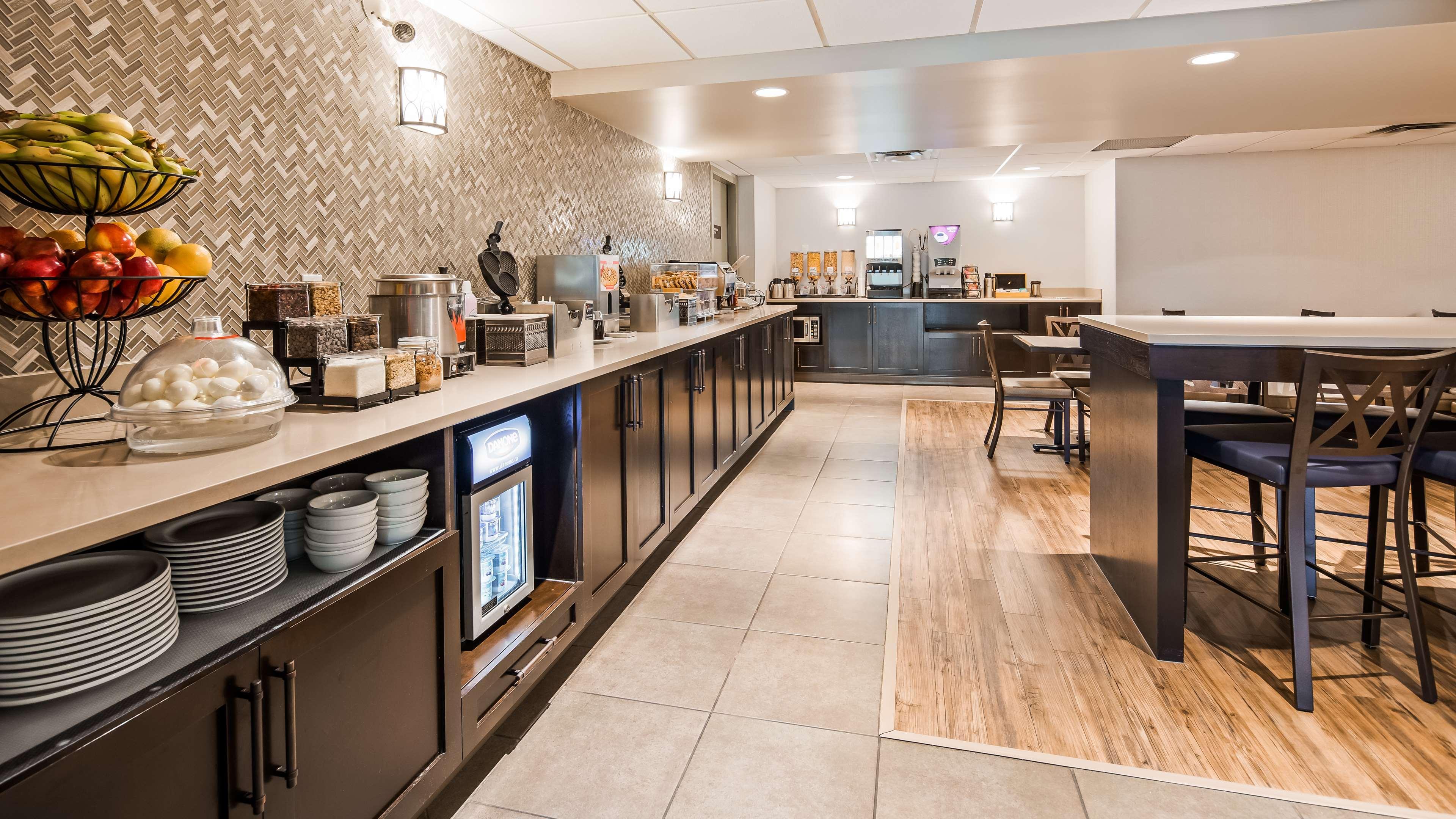 Best Western Plus Calgary Centre Inn Bagian luar foto