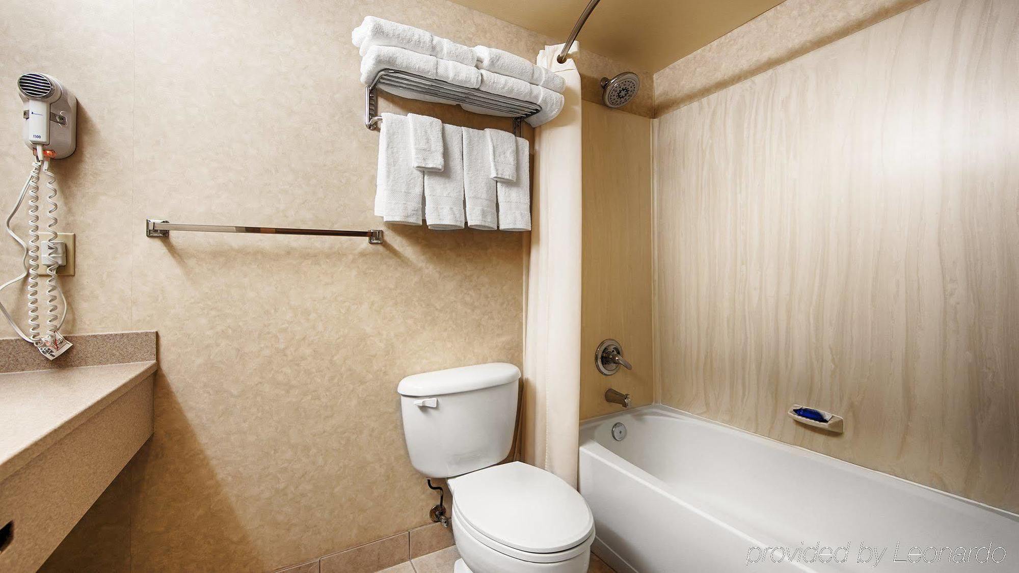 Best Western Plus Calgary Centre Inn Bagian luar foto