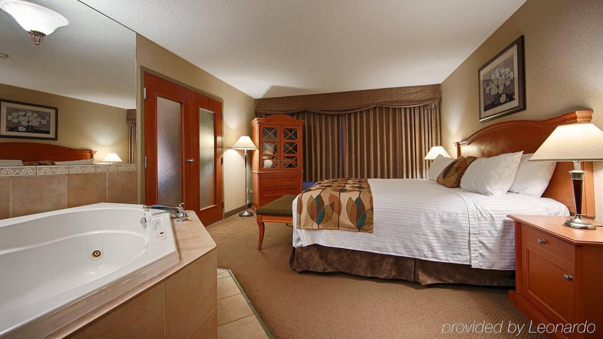 Best Western Plus Calgary Centre Inn Bagian luar foto