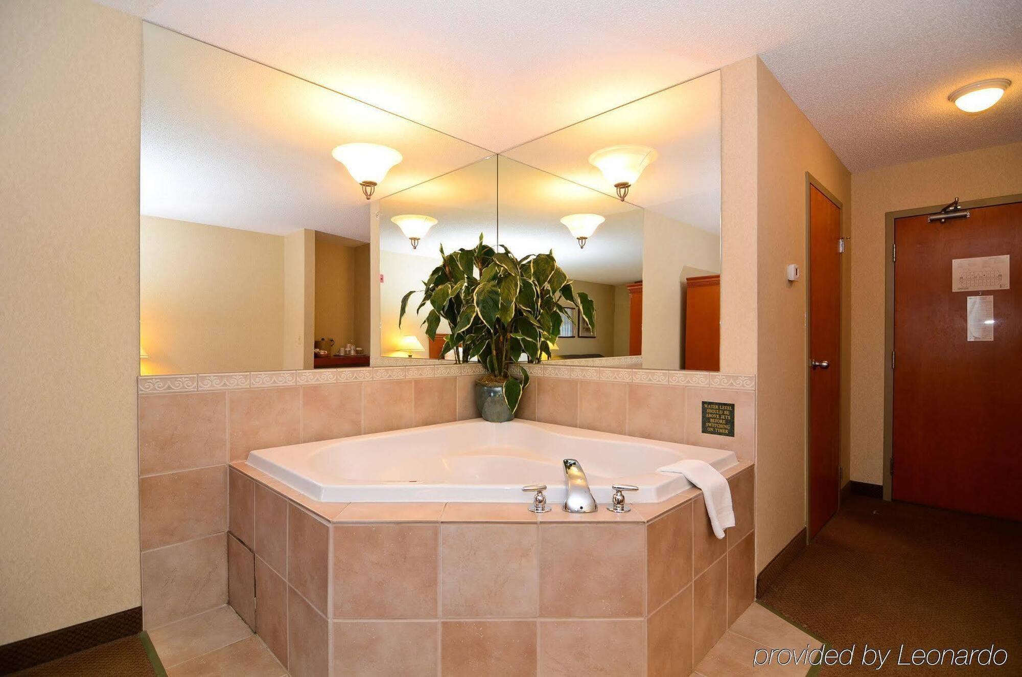 Best Western Plus Calgary Centre Inn Bagian luar foto